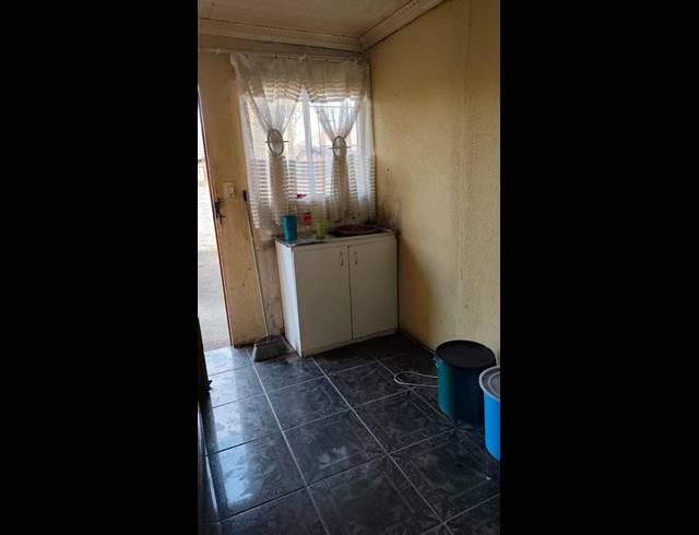 2 BEDROOM HOUSE FOR SALE IN BOITEKONG EXT 1